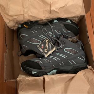 BRANDNEW Merrell Women’s Moab 2 Mid GORE-TEX Boots